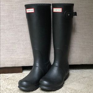 Hunter Original Tall Rain Boots Black. Size 7.